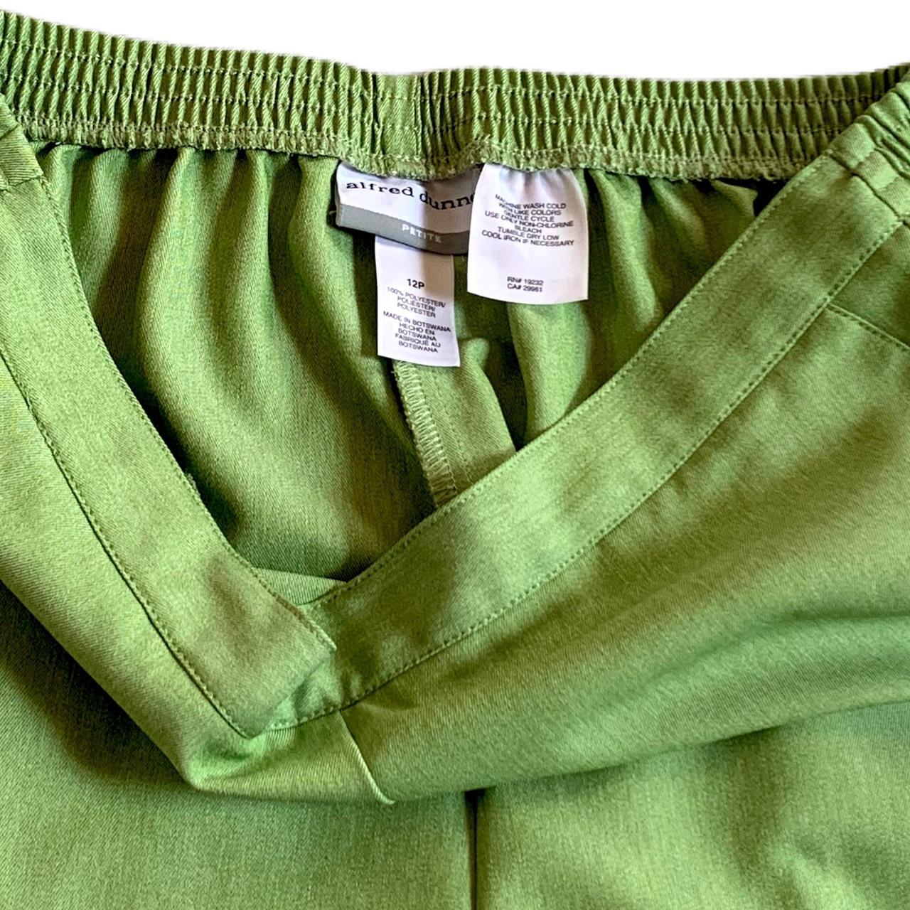 Vintage y2k era trendy pair of comfy pleated... - Depop
