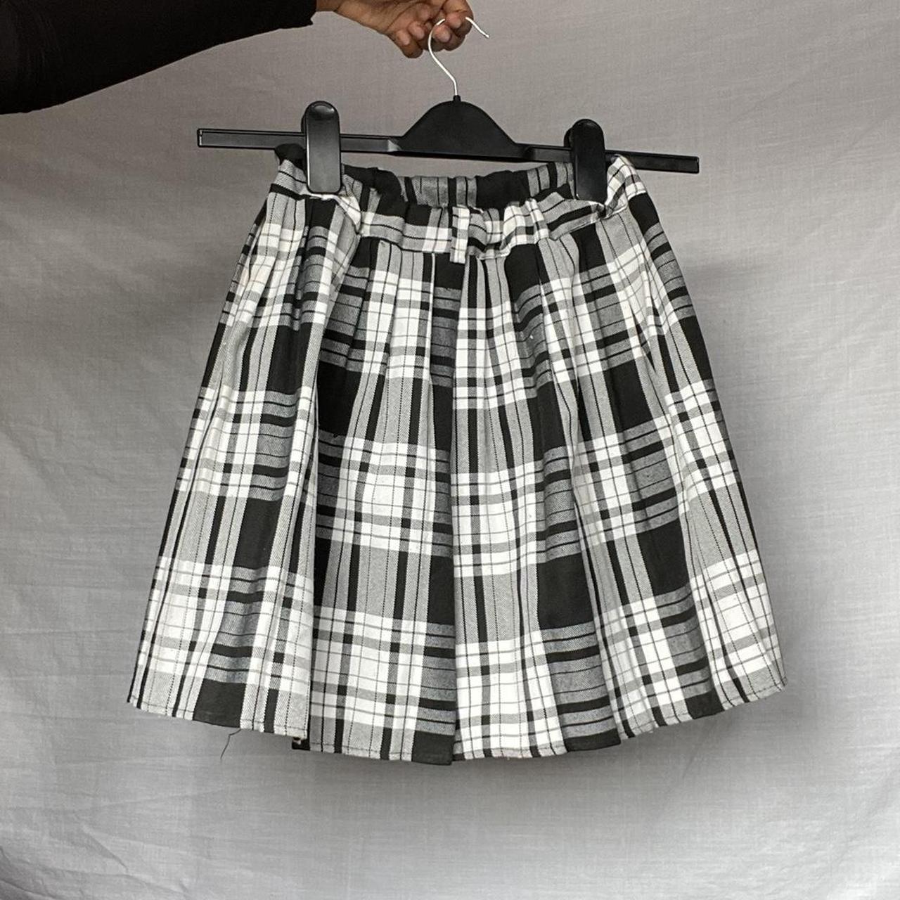 Women's Black and White Skirt | Depop