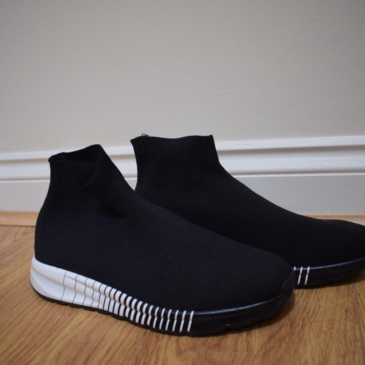 Zara Men's Black and White Trainers Depop