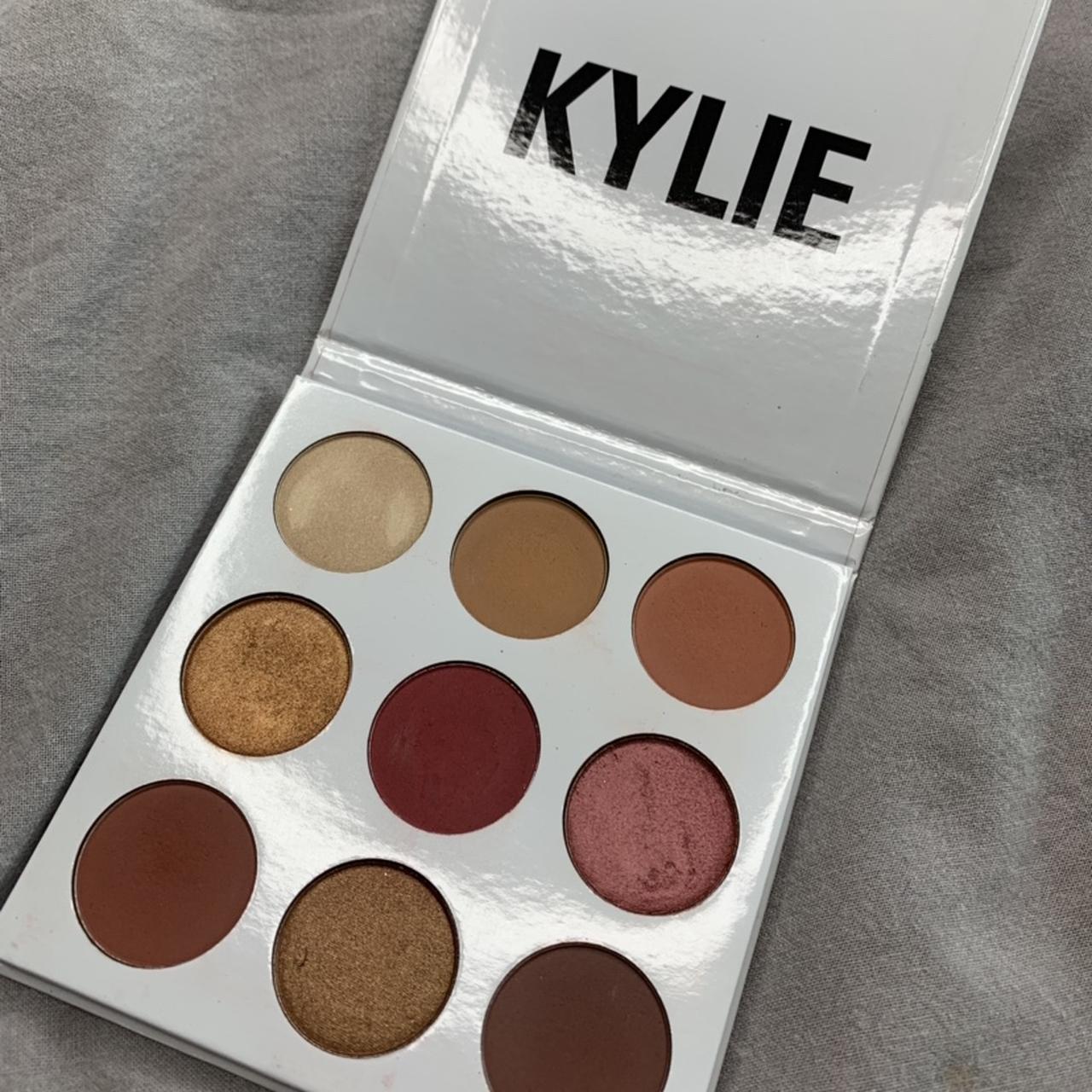 Kylie cosmetics eyeshadow palette deals silver