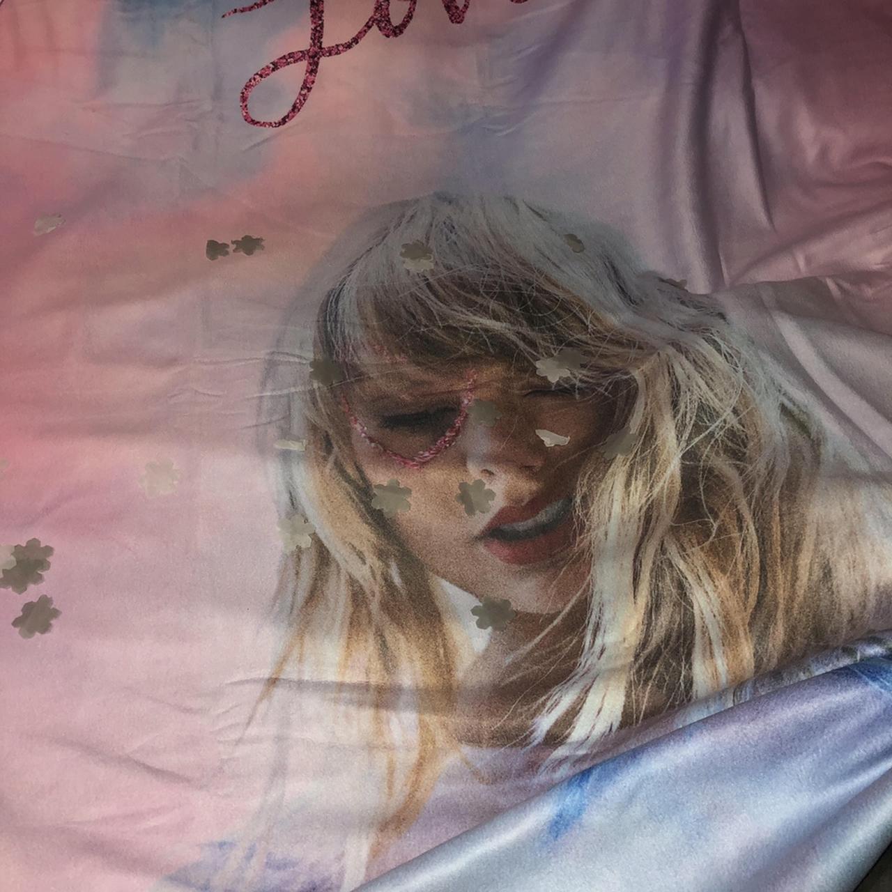 Taylor deals Swift Lover blanket