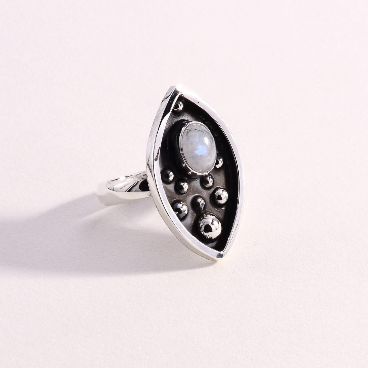 Product Image 2 - Sterling 925 Moonstone Ring

Sterling Silver

Size