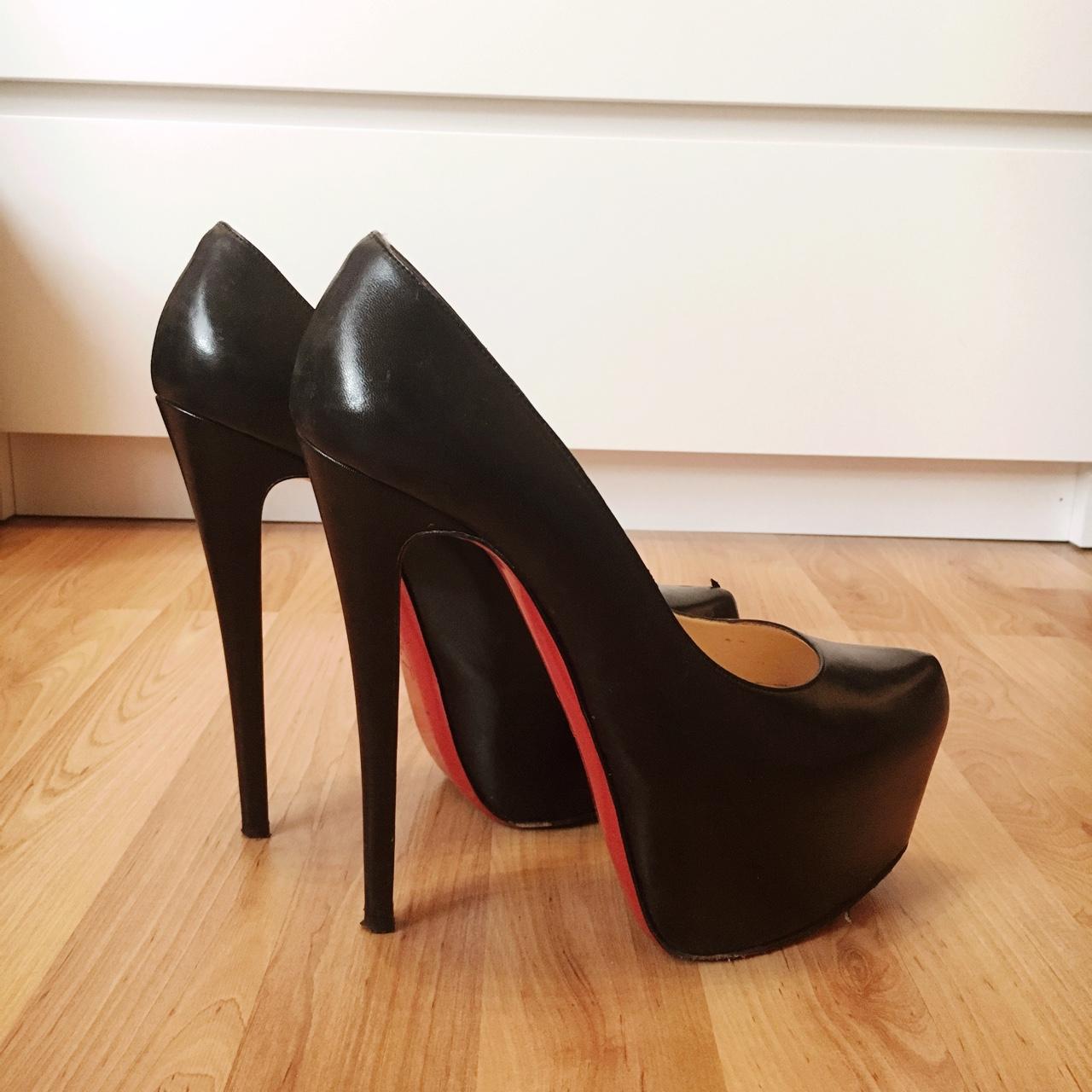 Louboutin store 16 cm