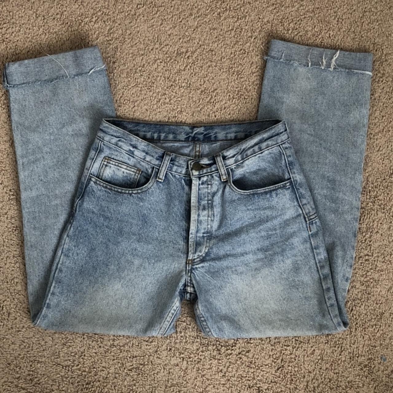 Mid Rise Light Wash Denim Jeans, straight leg fit... Depop