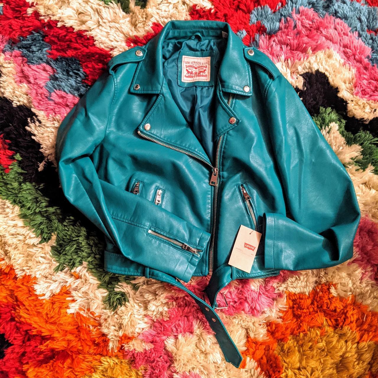 Levi's Women's Green Jacket Depop