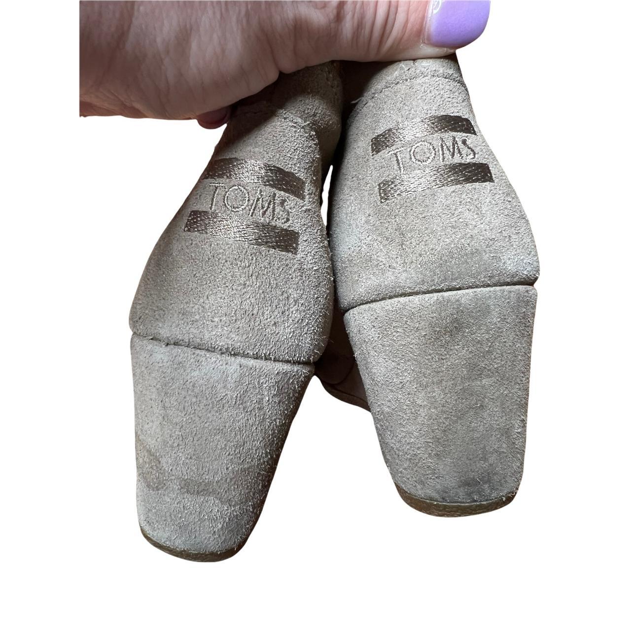 toms closed toe wedges