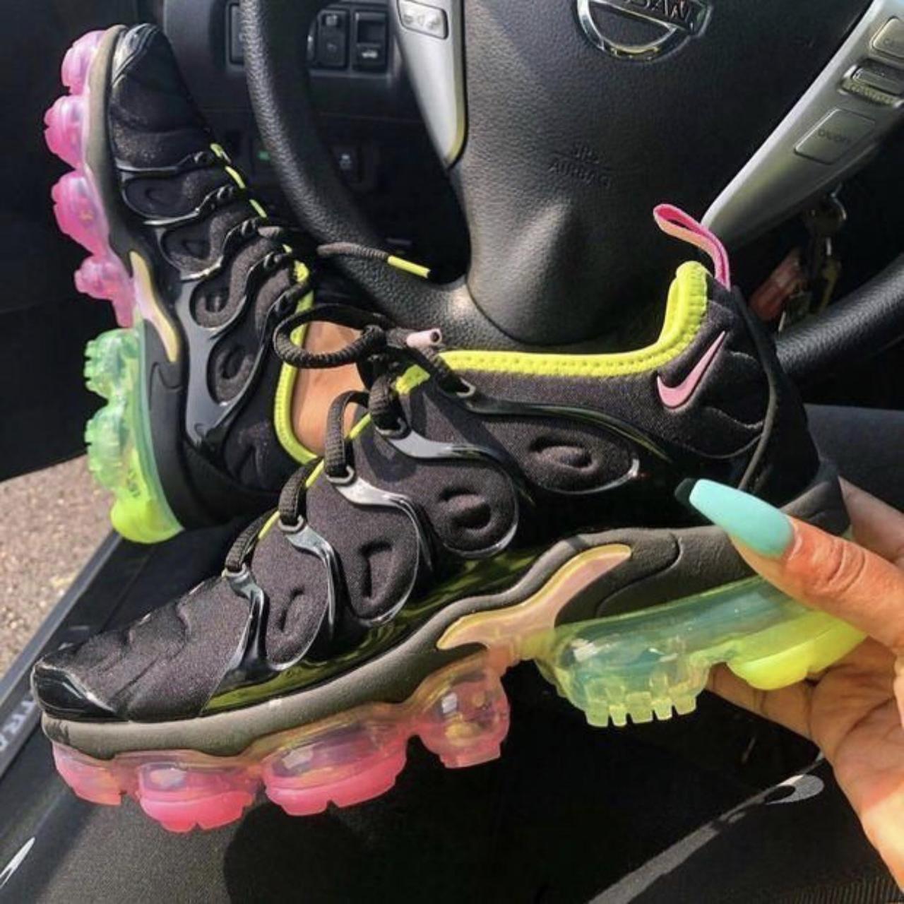 Air vapormax plus cheap - women's black/pink rise/cyber/white