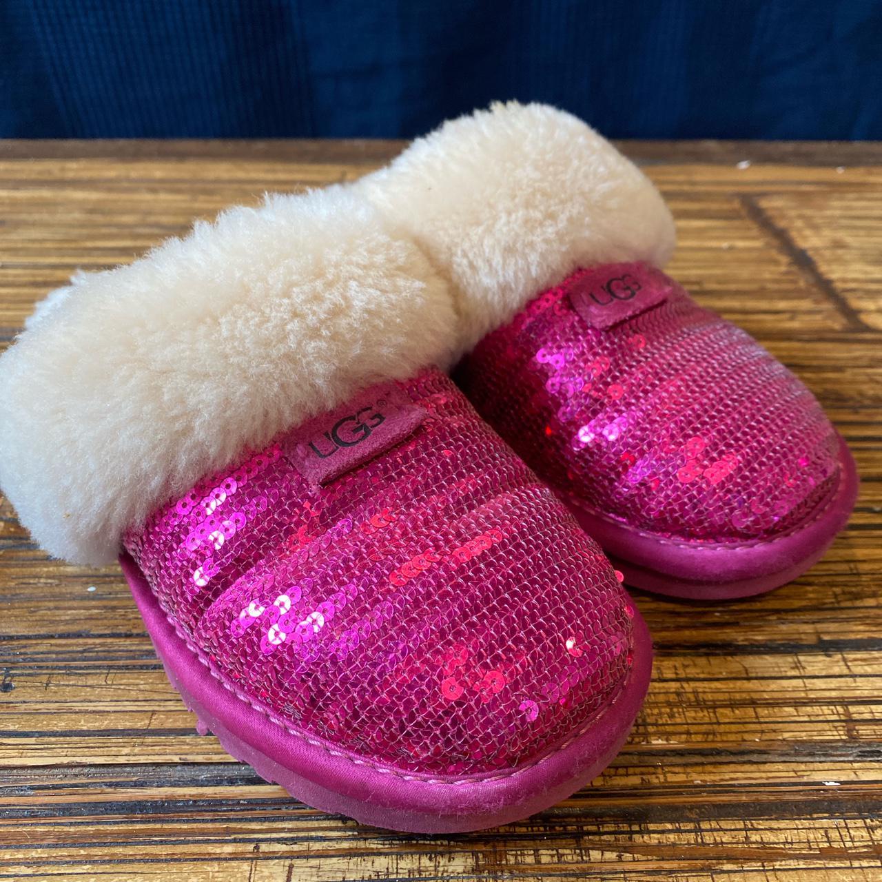 Girls pink store ugg slippers