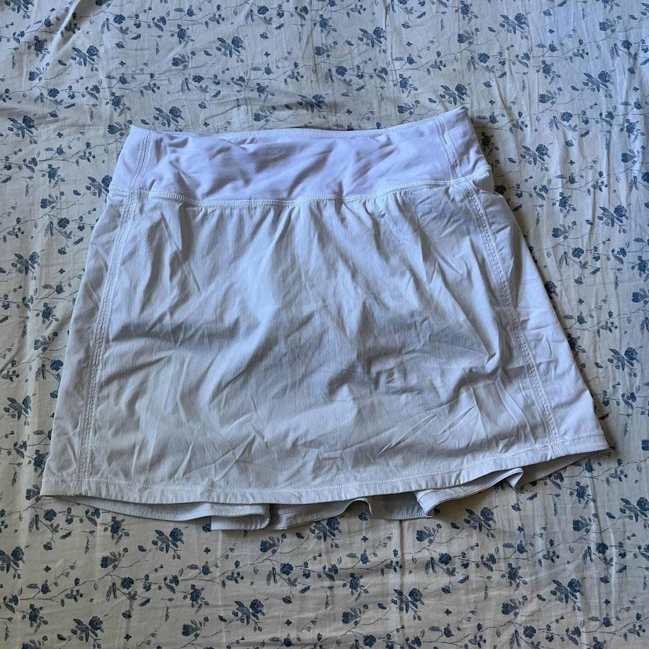 white lululemon tennis skirt size 6 #lulu... - Depop