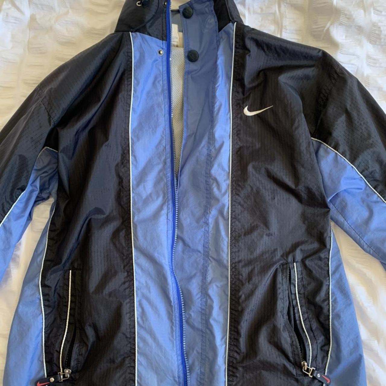 Stunning vintage Nike jacket, in great condition... - Depop