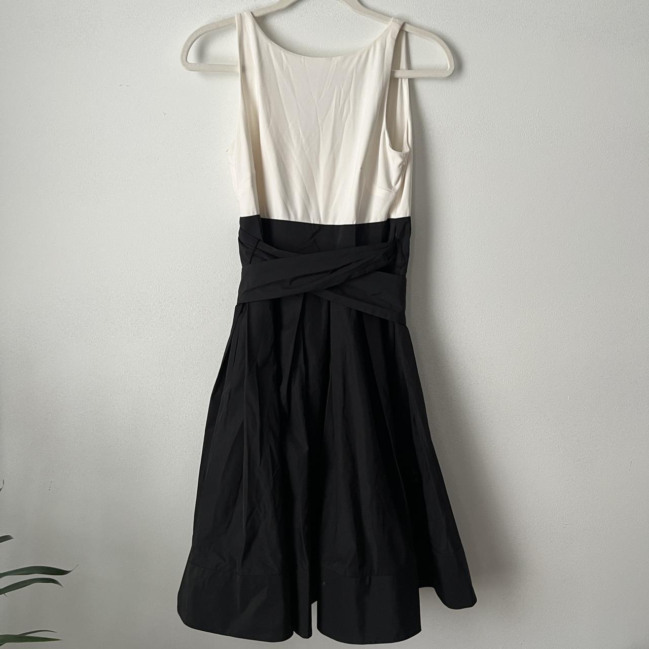 Women's White/Black Dress outlet With Two Pockets