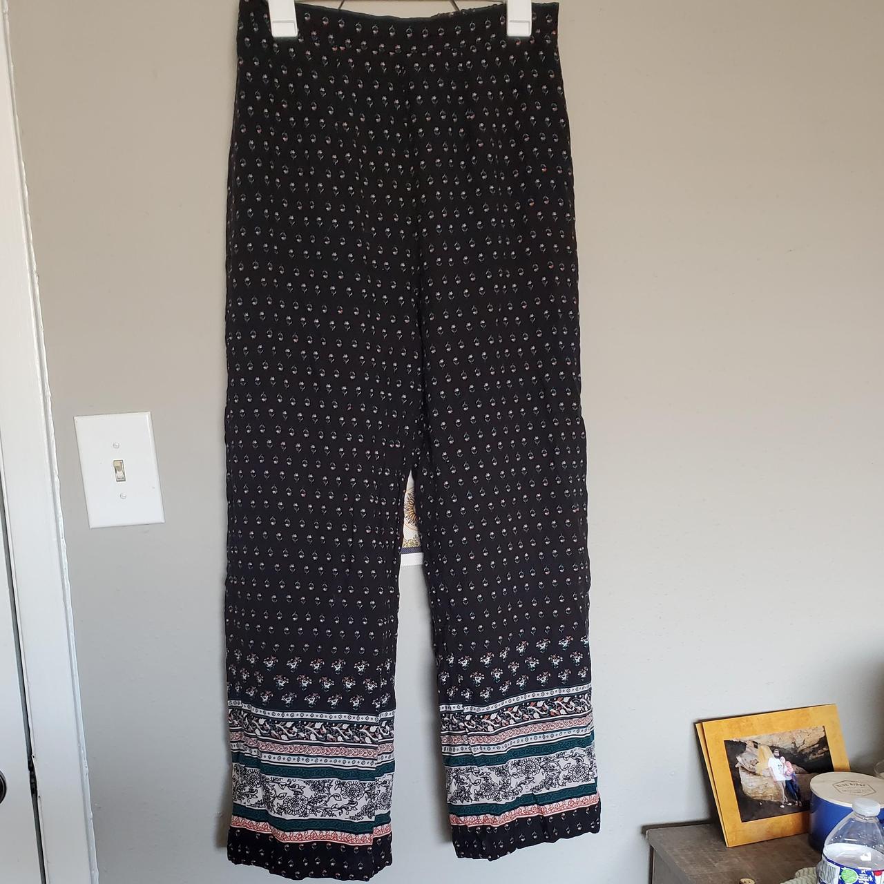 Flowy floral print pants! Size is large but they fit... - Depop