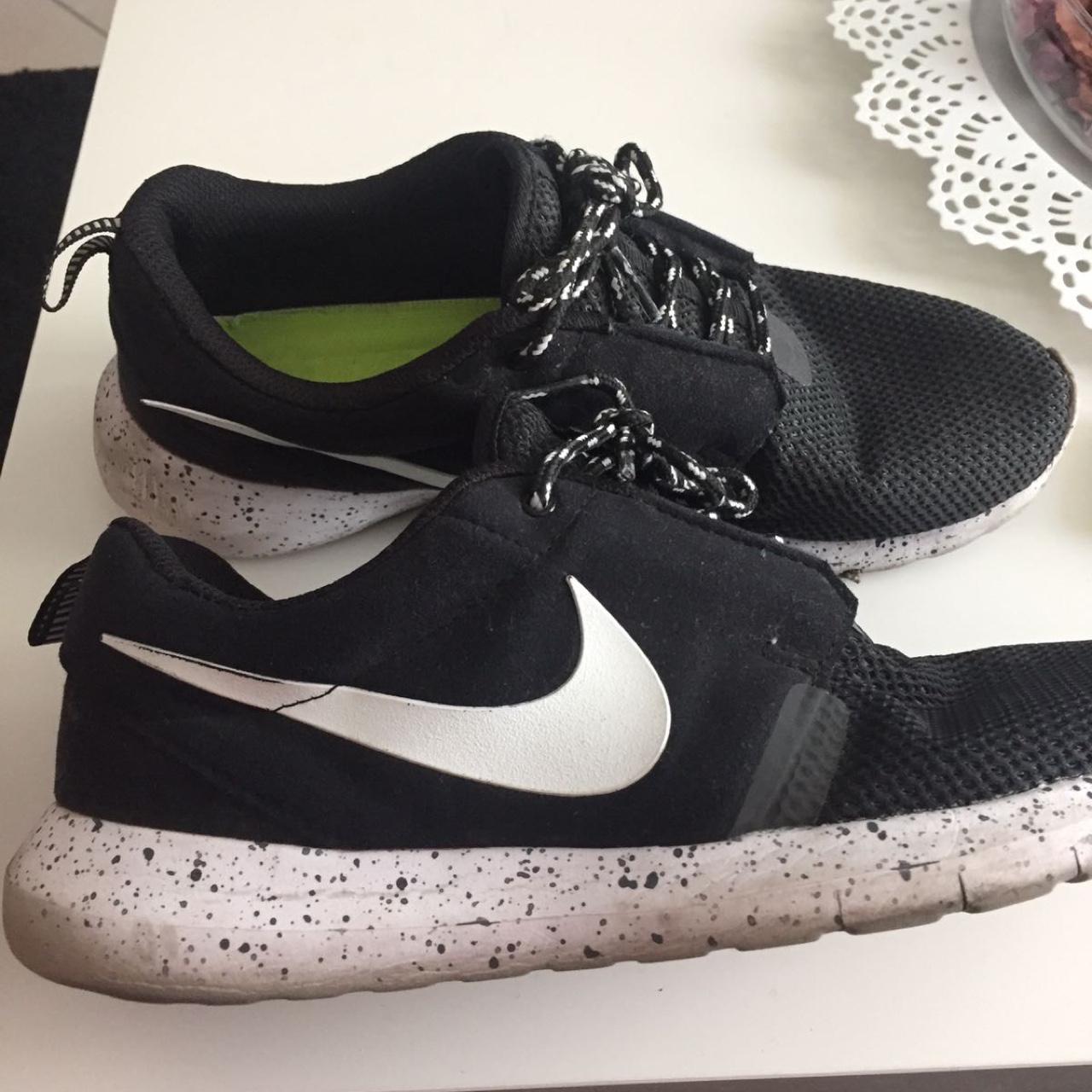 NIKE ROSCHE RUN!! Colore nero!!! Suola puntinata... - Depop