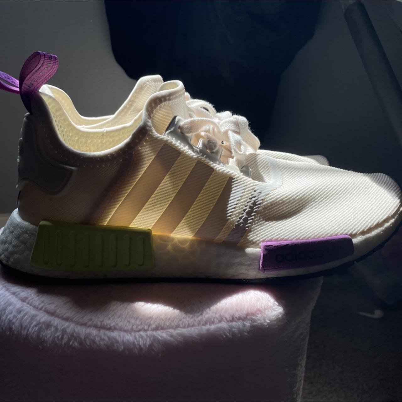 Adidas nmd r1 chalk white store semi solar