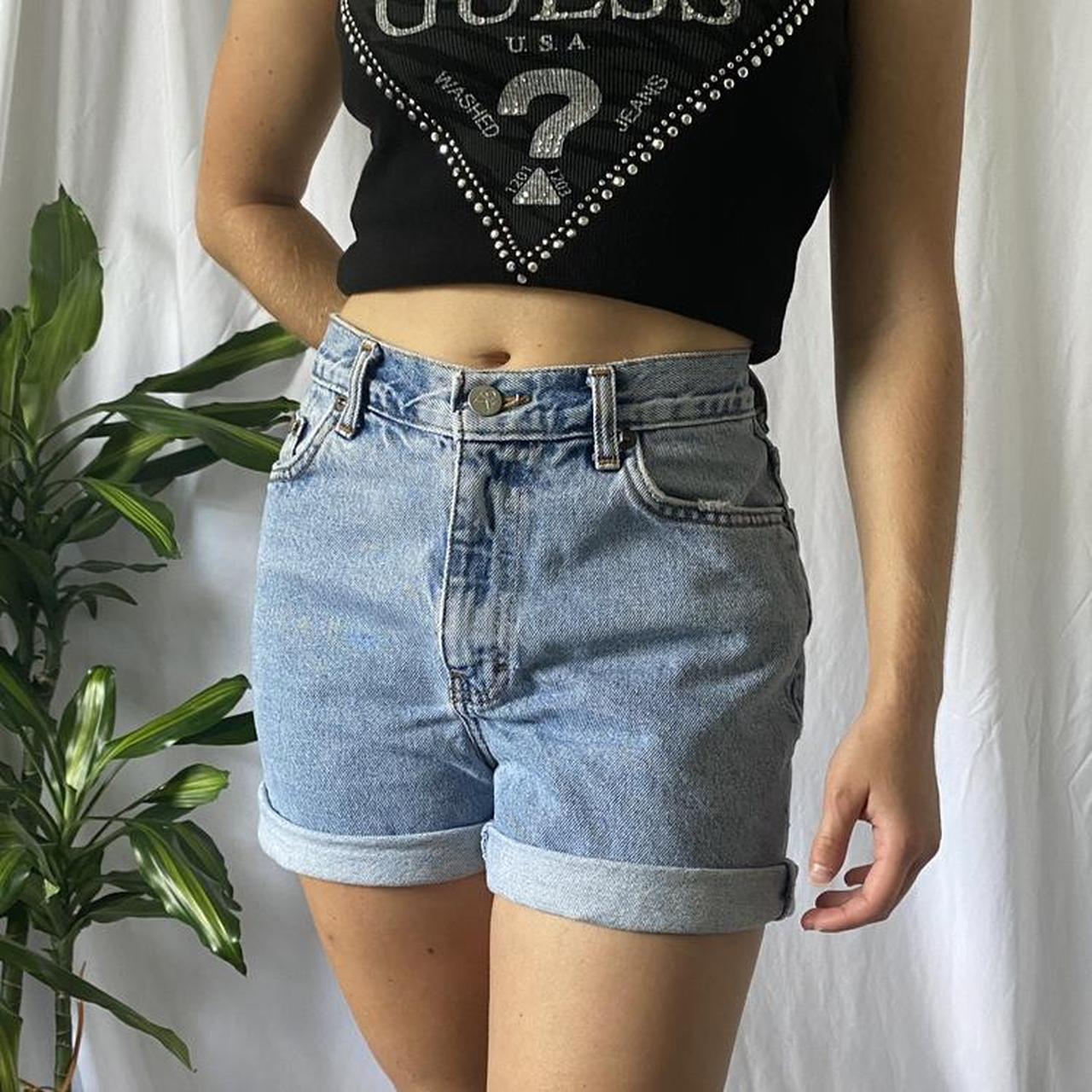 90s jean shorts outfit