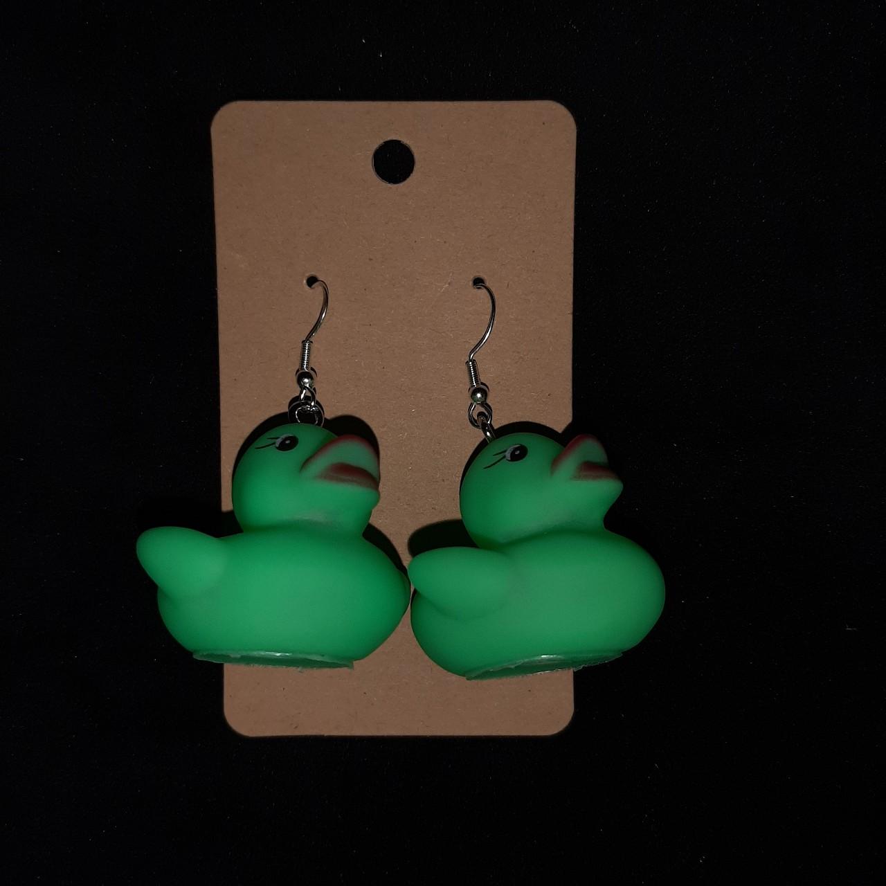 green rubber duckie earrings > MyEBooth