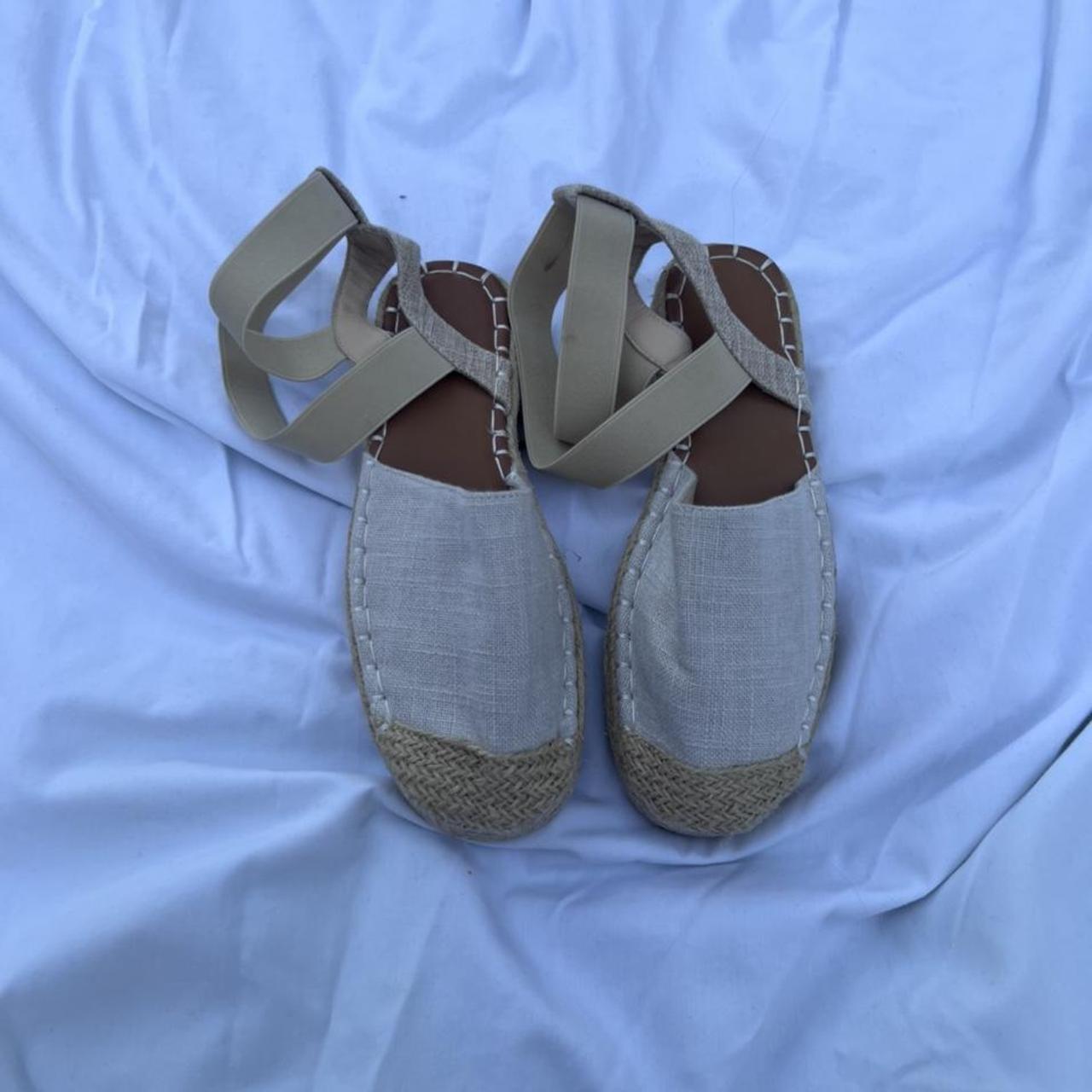 Cute sandals like new - Depop