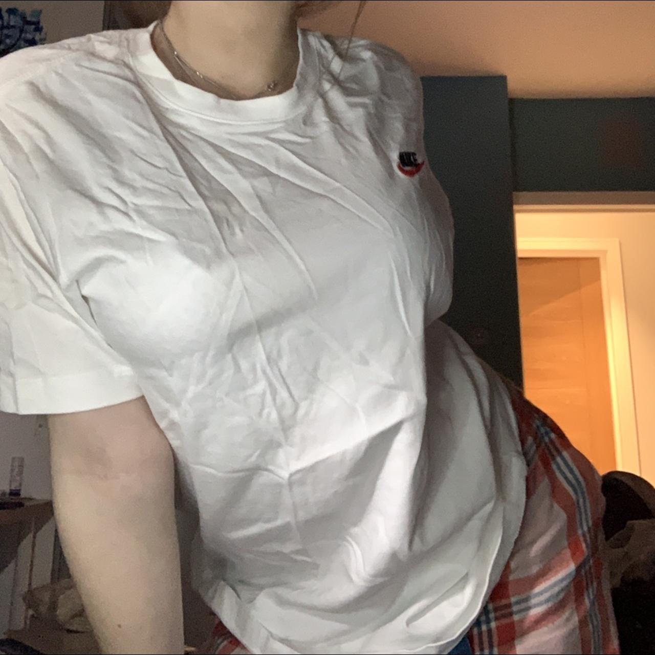 Nike plain oversized t shirt never worn but has depop