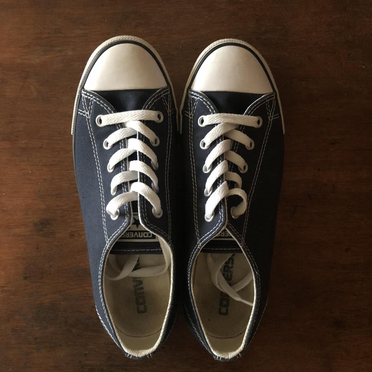 Converse Women's Navy and White Trainers | Depop