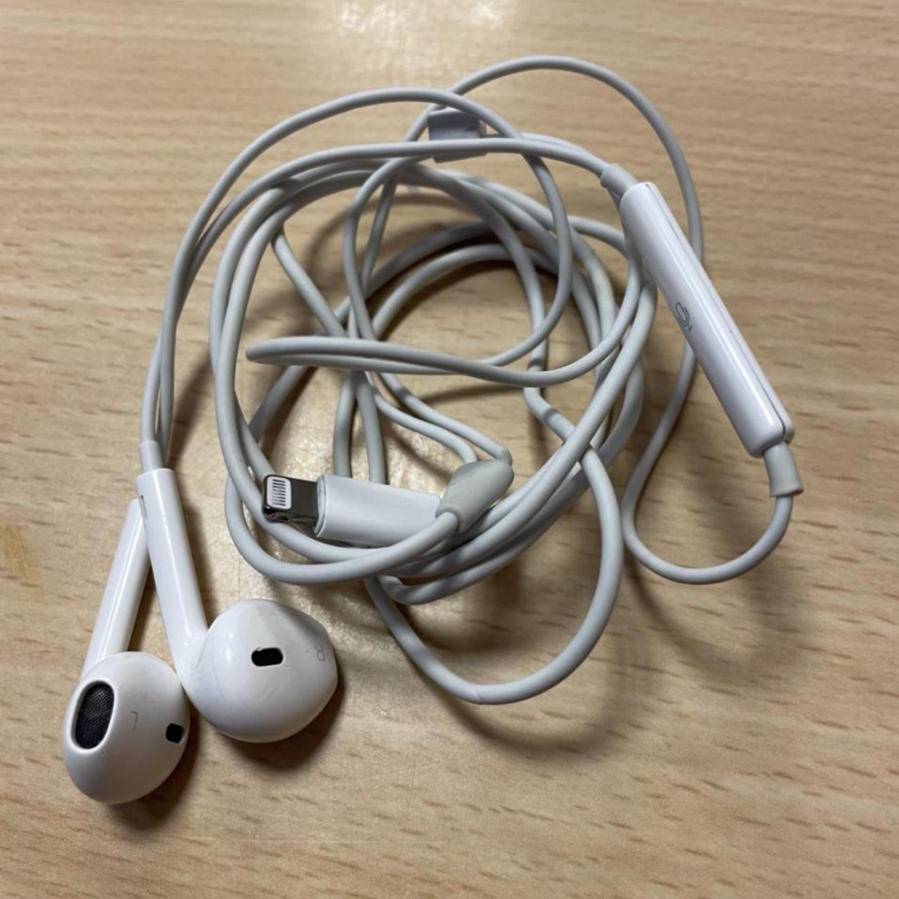 Apple earbuds, slightly damaged (last pic just a... - Depop