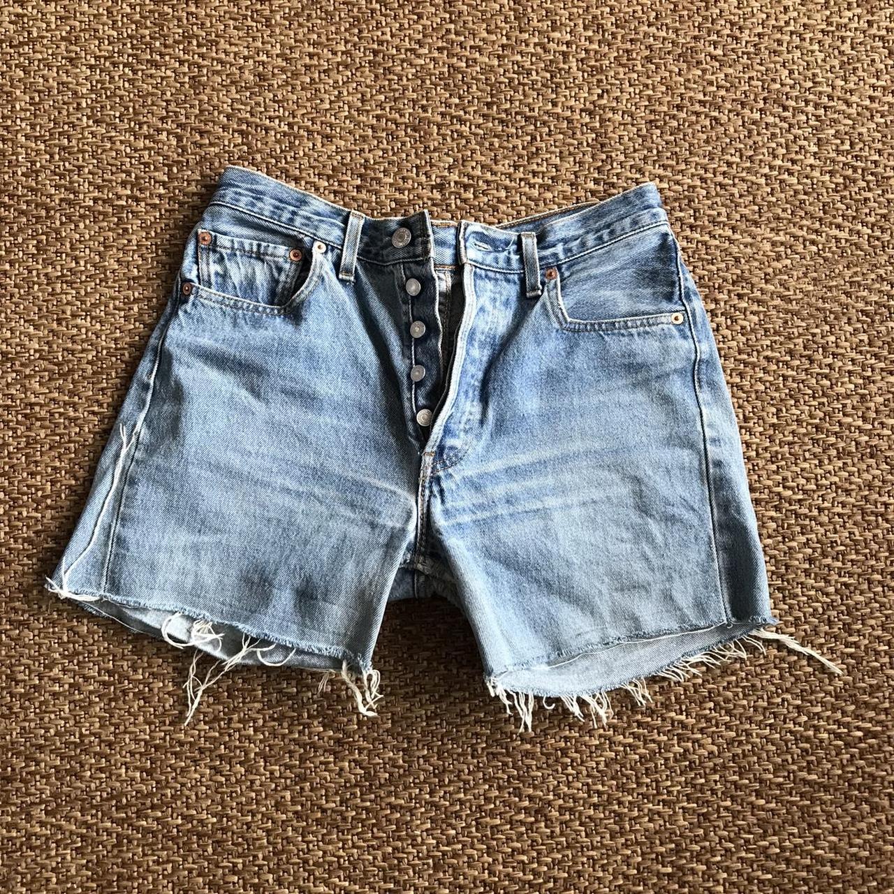 depop levi shorts