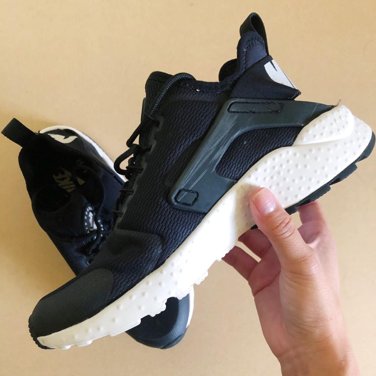 black and white huaraches size 5