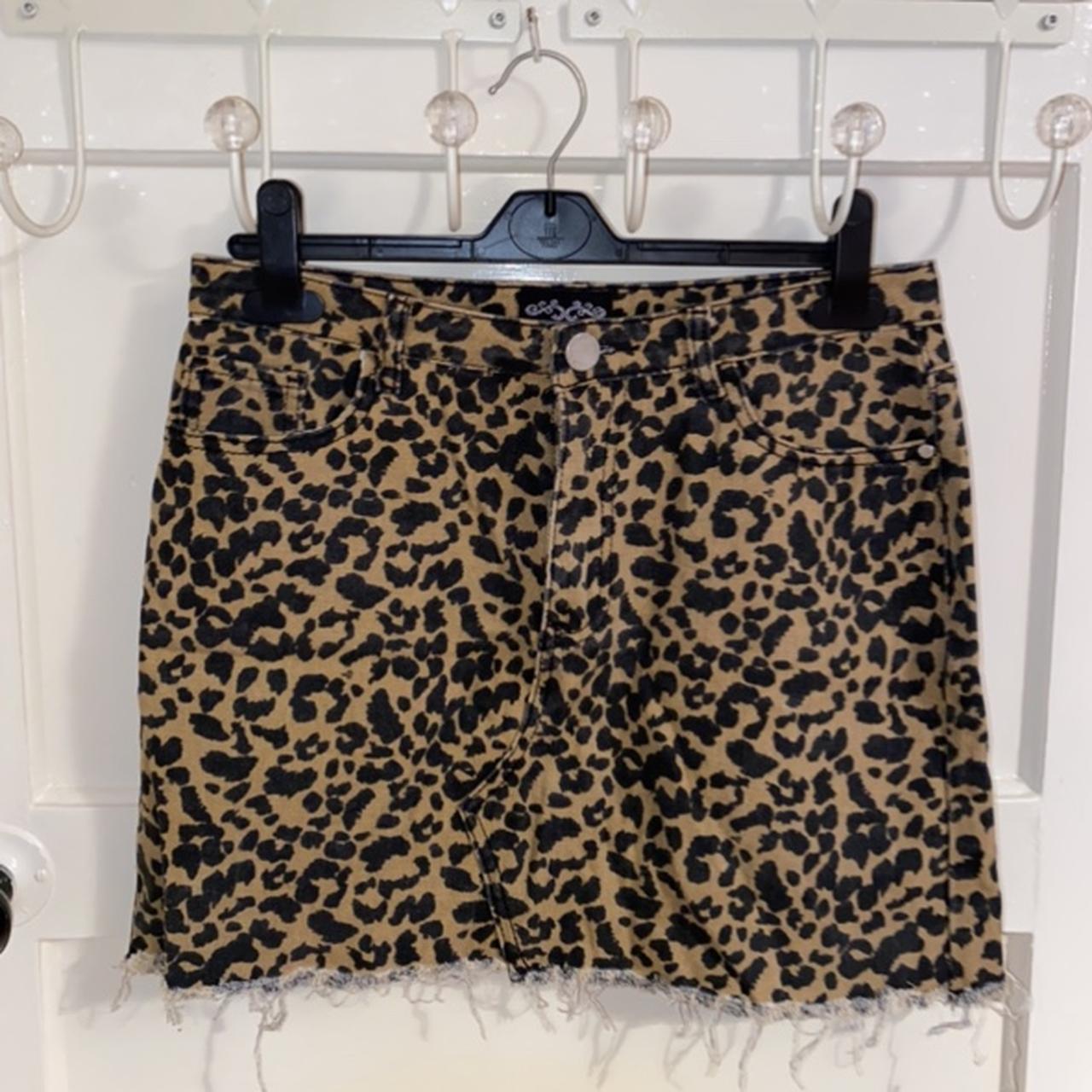 Lepord print denim skirt, worn a handful of times - Depop