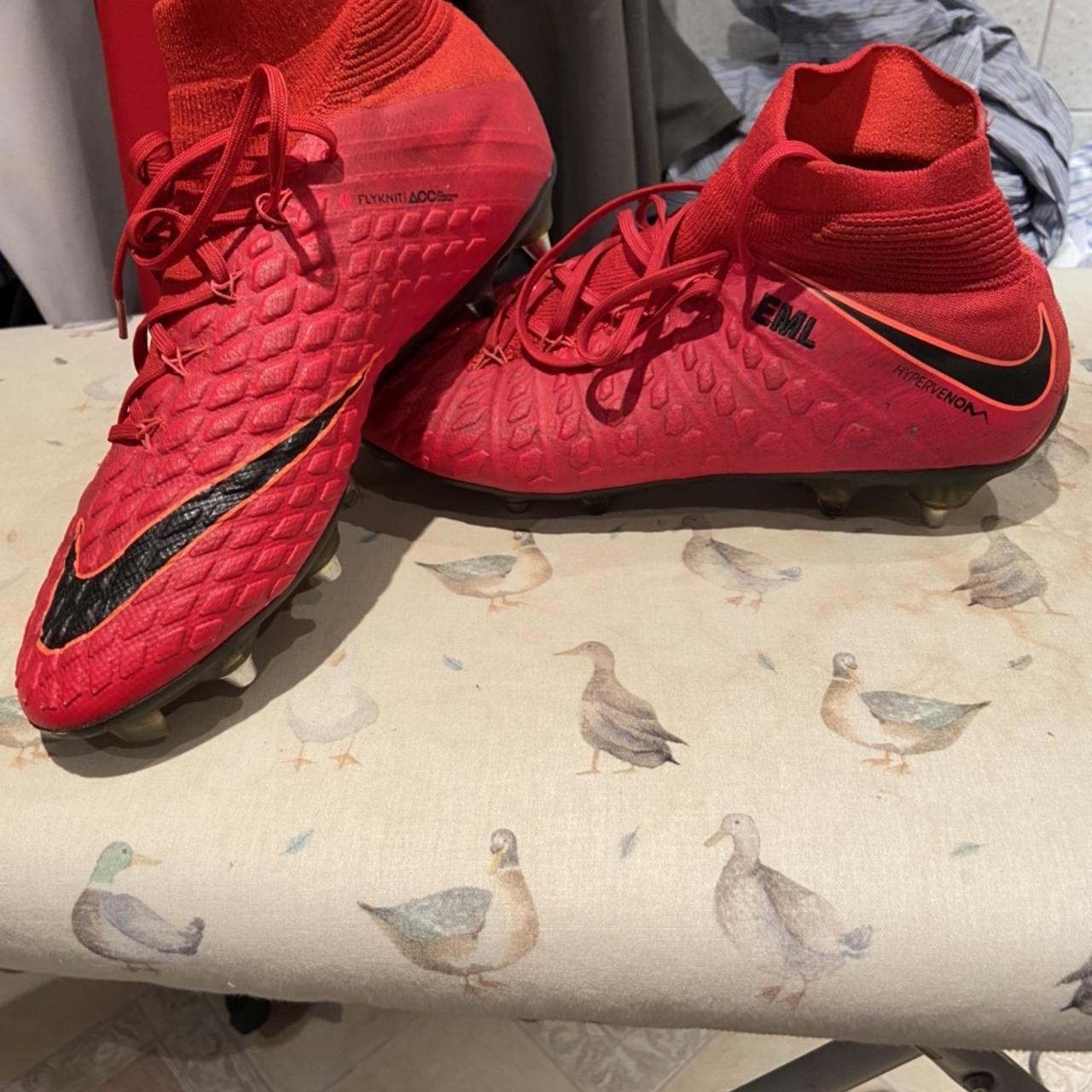 all red hypervenoms