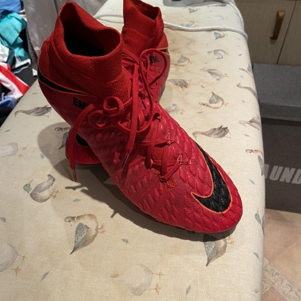 hypervenoms size 4