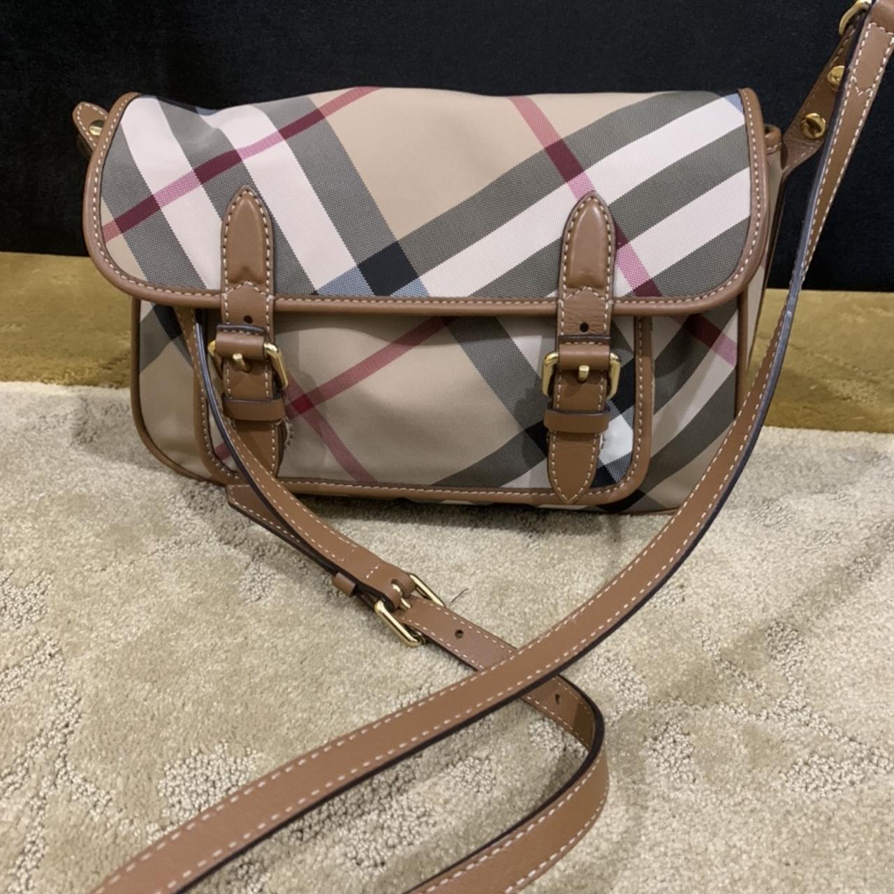 Authentic Burberry Tote/crossbody bag, Women's Fashion, Bags & Wallets,  Cross-body Bags on Carousell