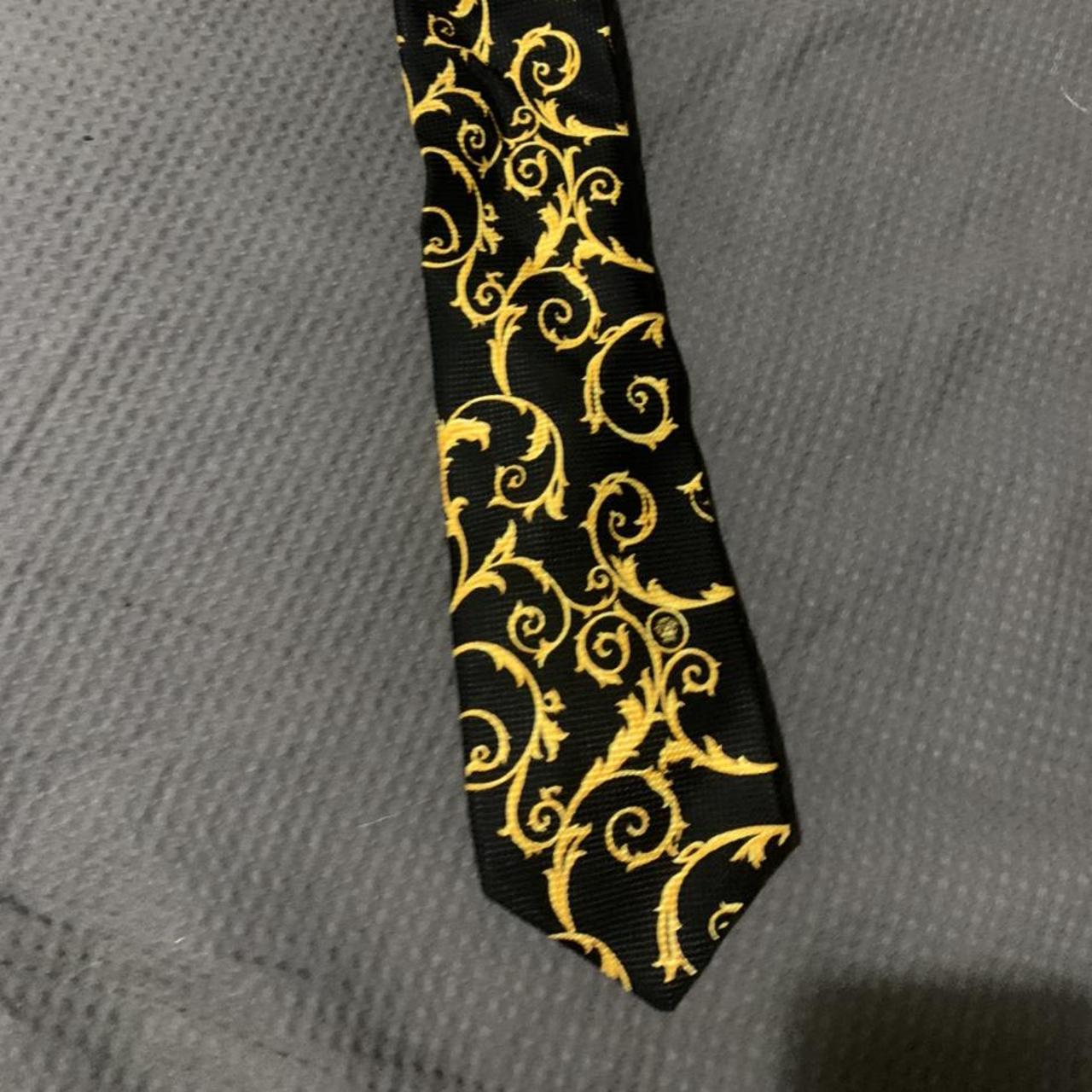 Versace Men's Black and Yellow | Depop