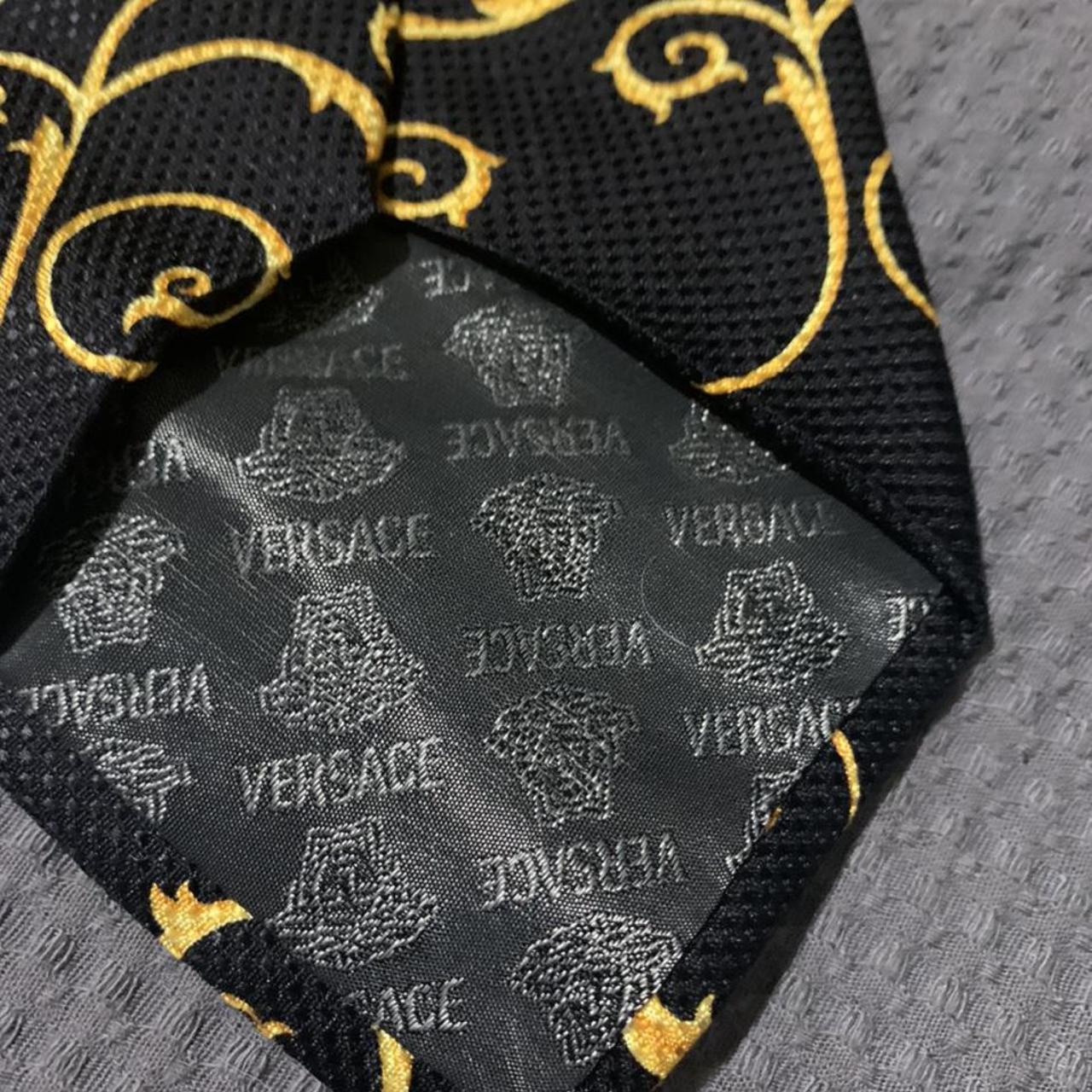 Versace Men's Black and Yellow | Depop