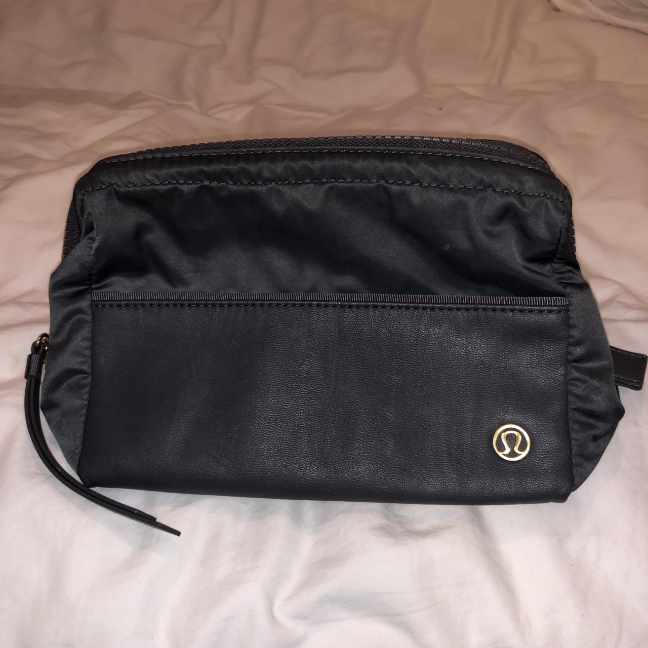 lululemon toiletry bag