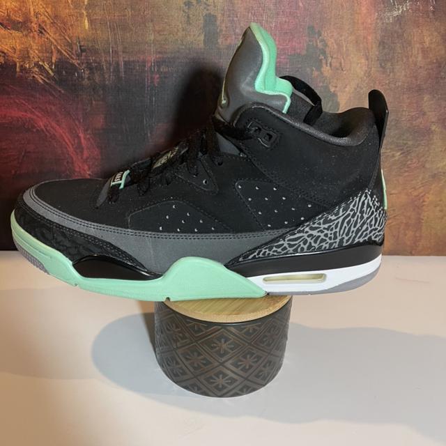 Neon-Dipped Kicks : Air Jordan Son of Mars