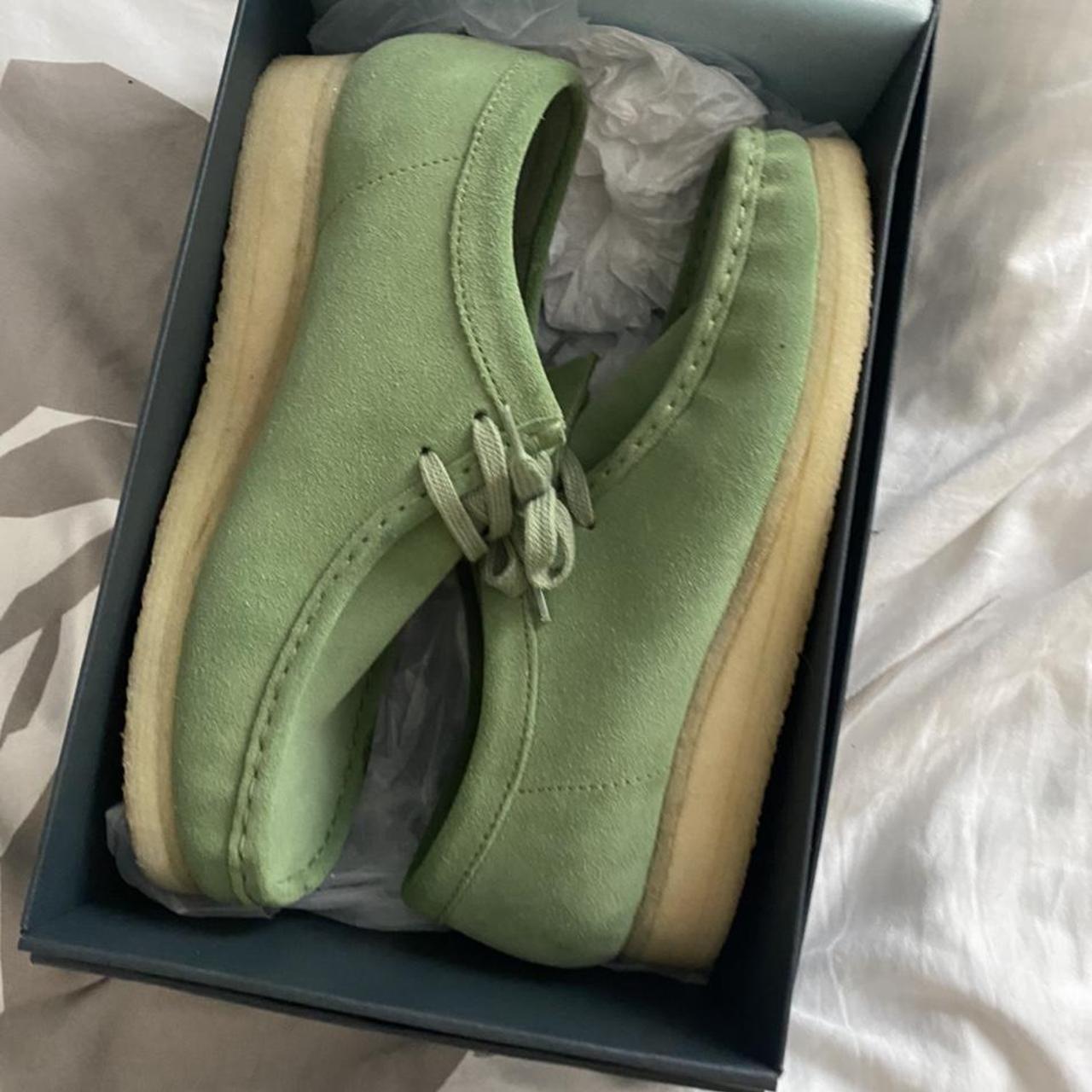 clarks wallabees size 7