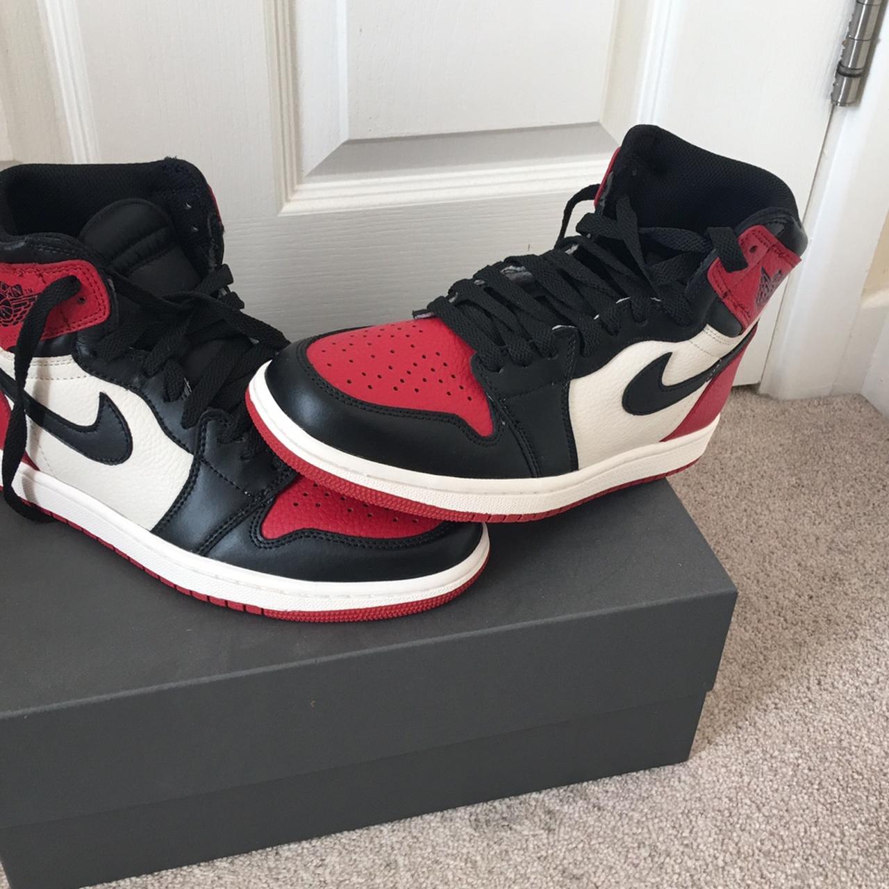 Jordan 1s red outlet black white