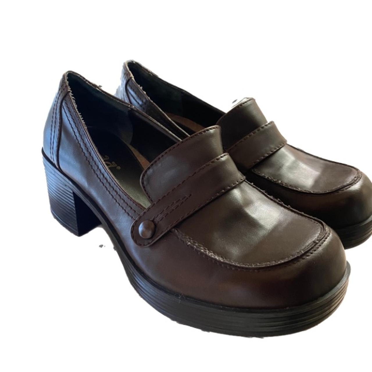 vintage mudd platform loafers in a womens size 9 - Depop