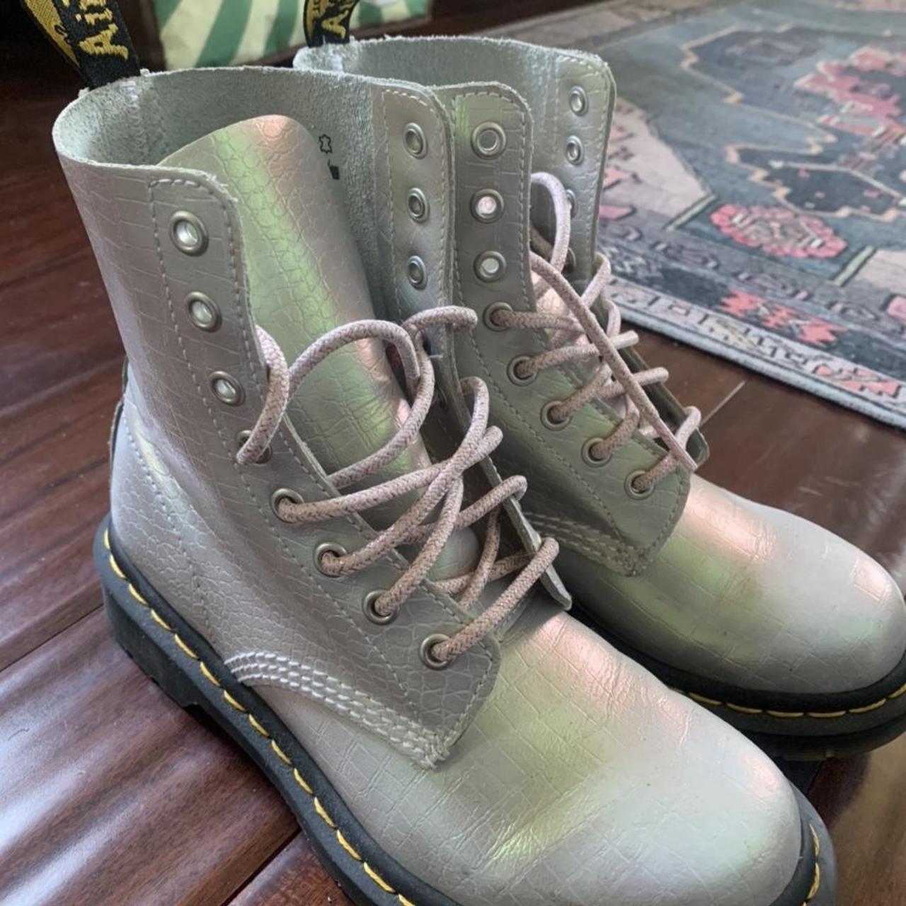 Silver on sale chrome boots