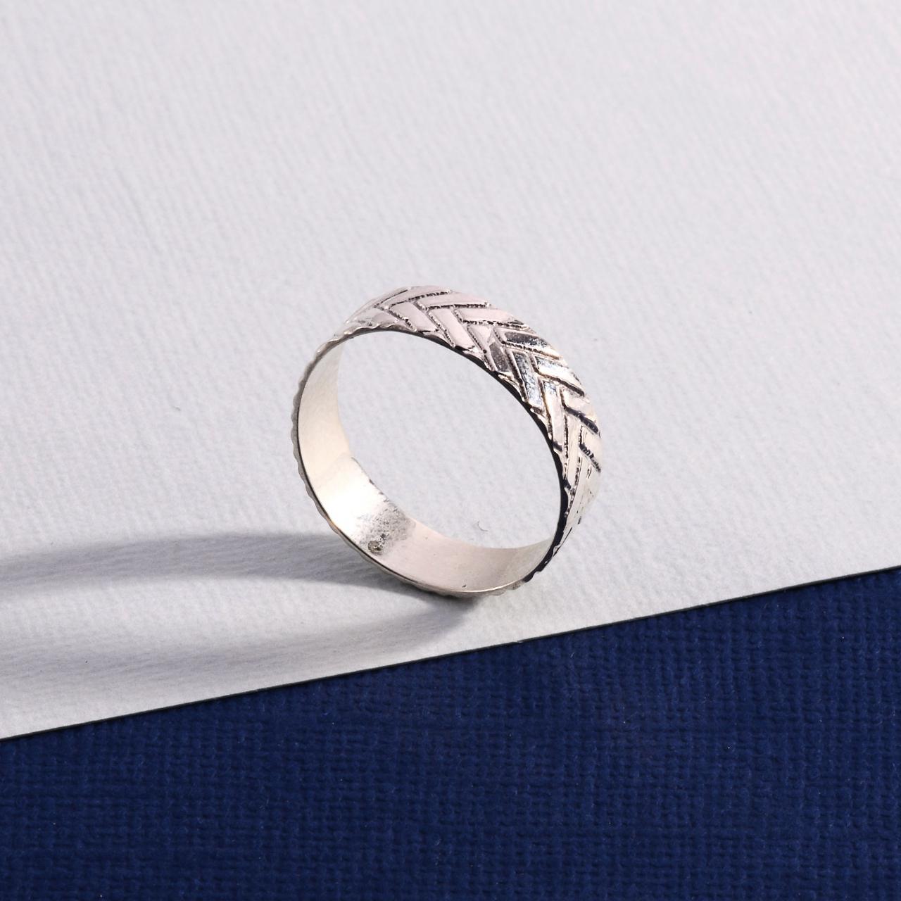 Product Image 2 - Sterling Silver Ring

Size 8.5

925 Symbol