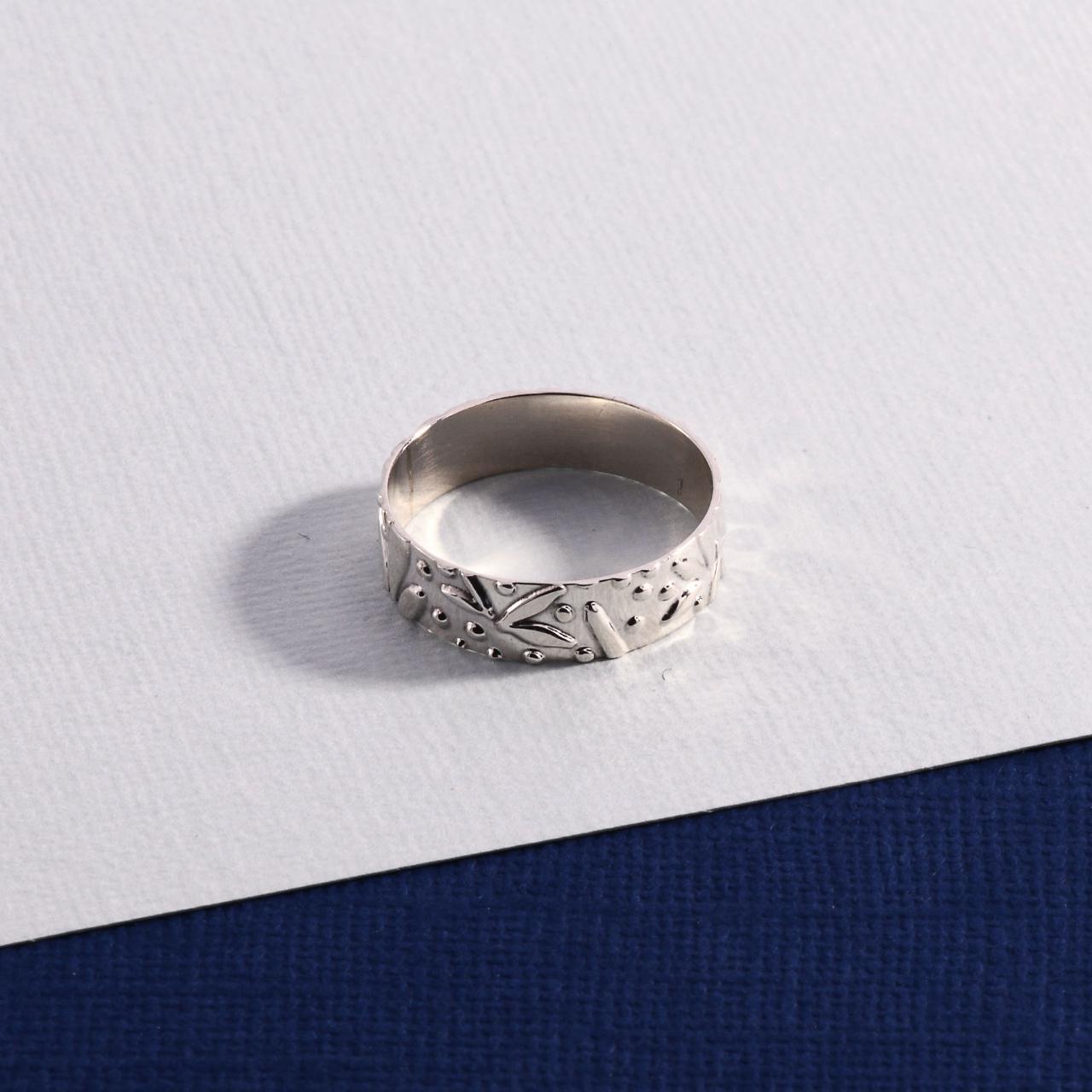 Product Image 2 - Sterling Silver Ring

Size 6

925 Symbol