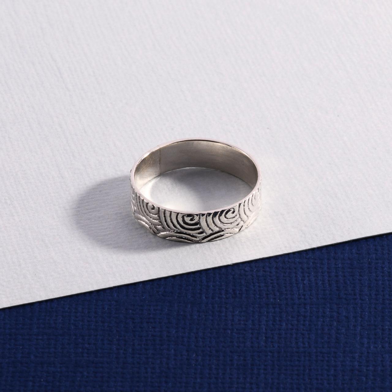 Product Image 2 - Sterling Silver Ring

Size 8

925 Symbol