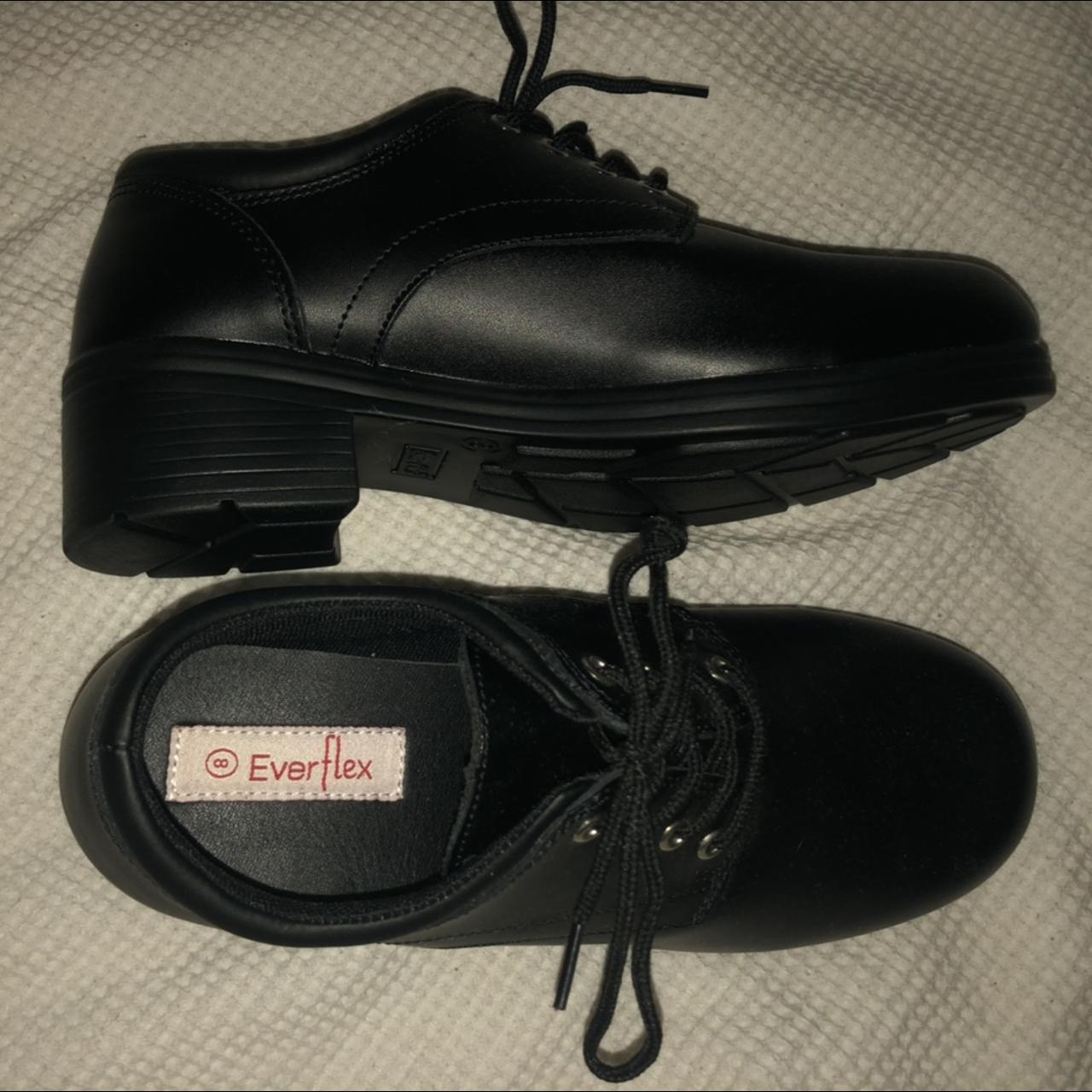 Everflex hot sale school shoes