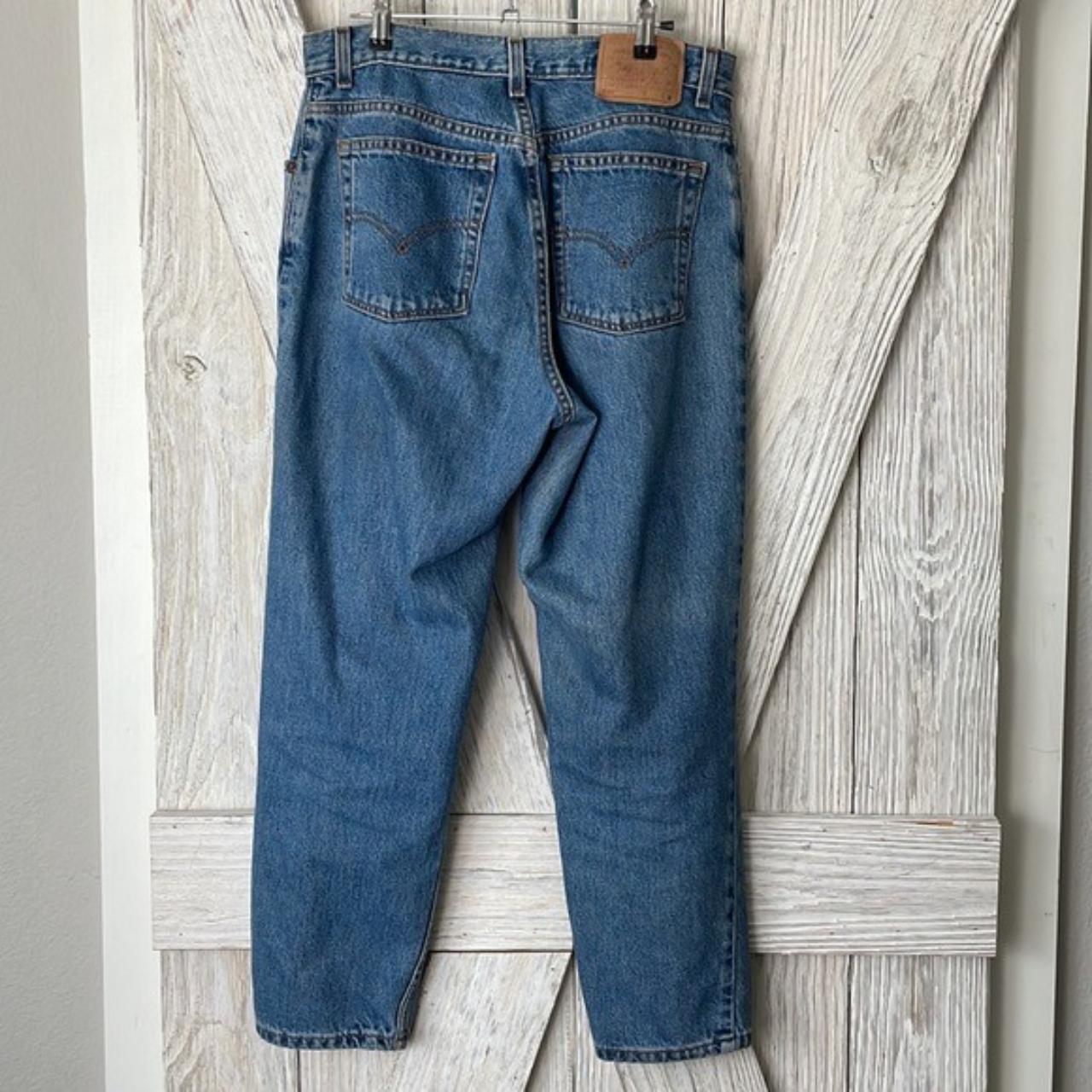 '90s Vintage Levi's 550 Hi-Waisted Relaxed Tapered... - Depop