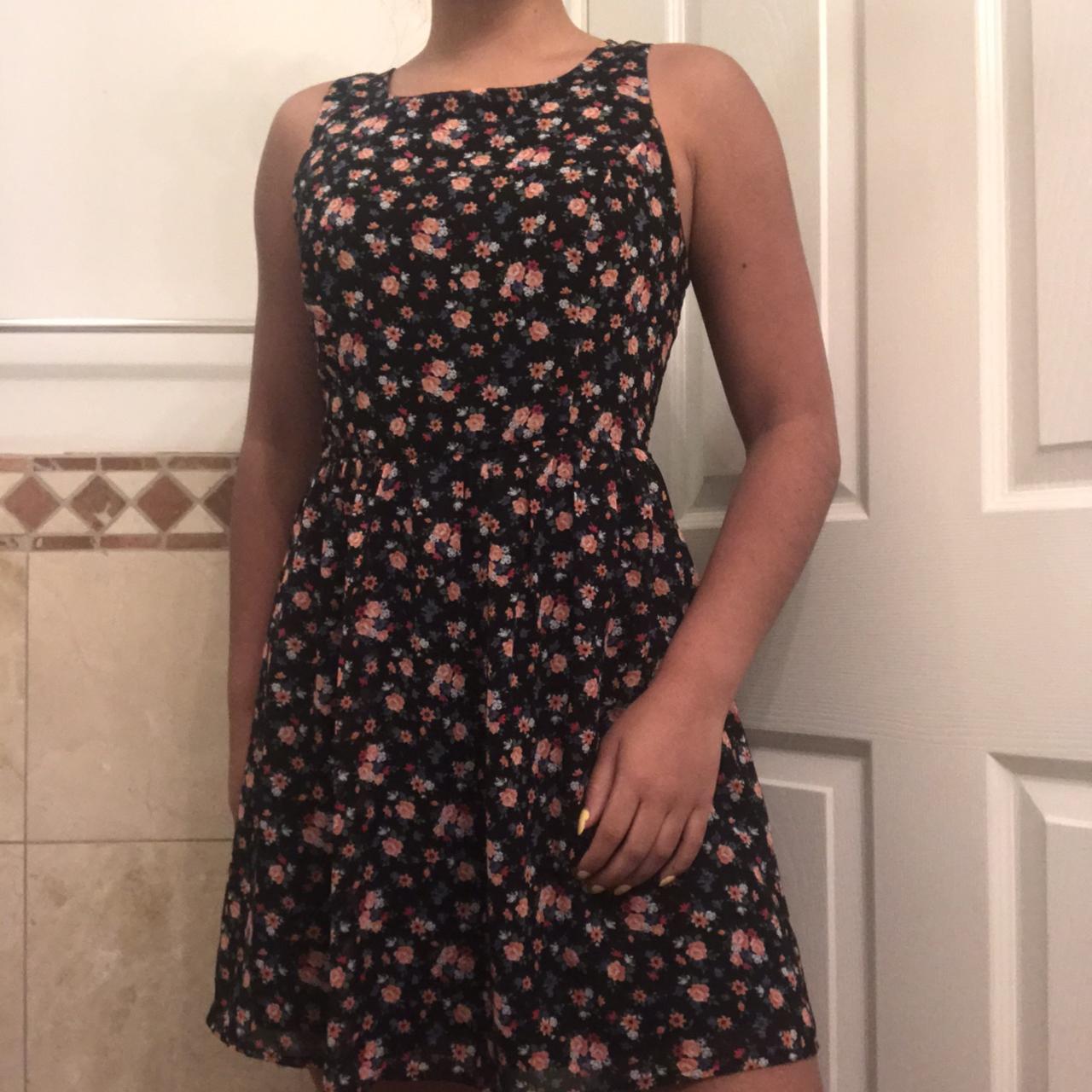 BRANDY MELVILLE FLORAL DRESS amazing condition, - Depop