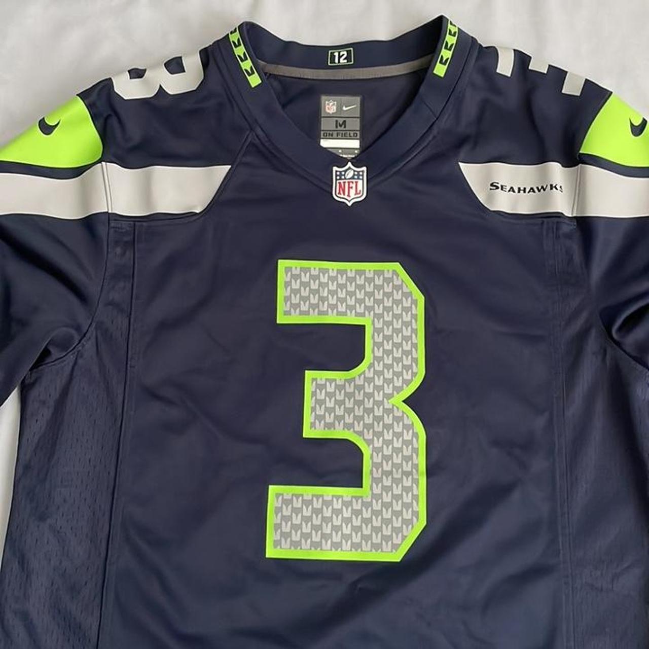 Like New, RUSSELL WILSON #3 SEATTLE SEAHAWKS Mens NFL Jersey Shirt