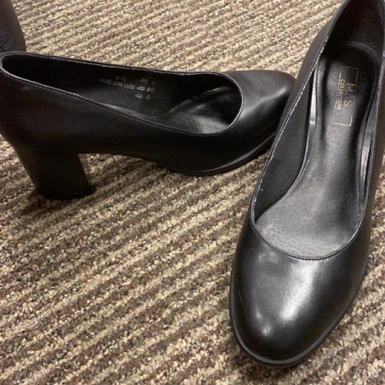 comfortable black court shoes