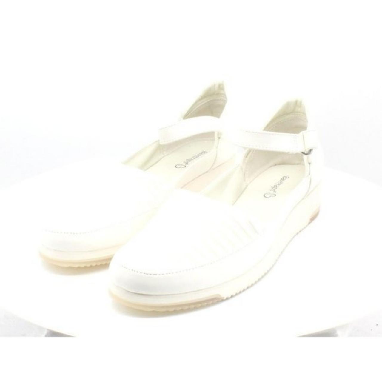 Baretraps Women's White Loafers (3)