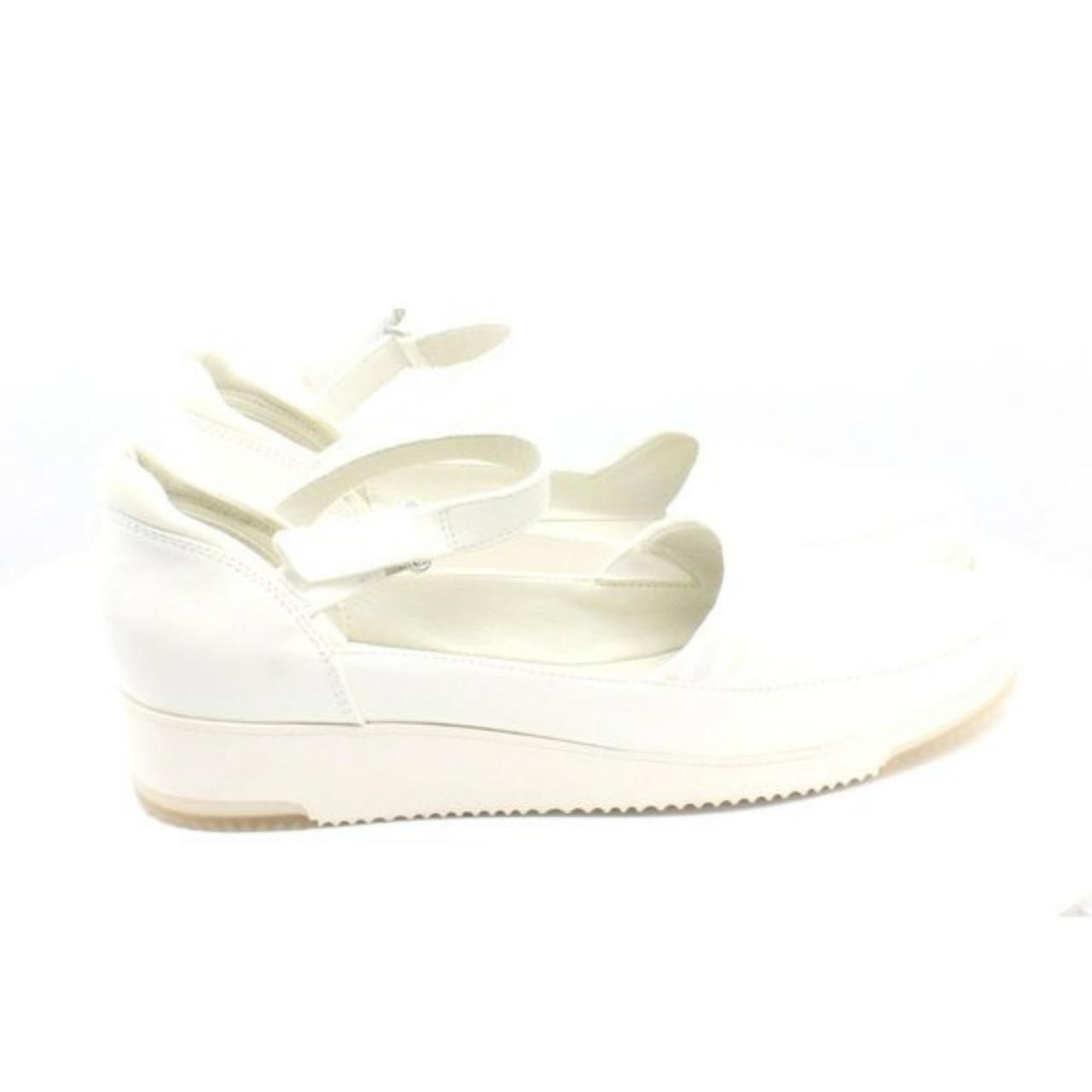 Baretraps Women's White Loafers (2)