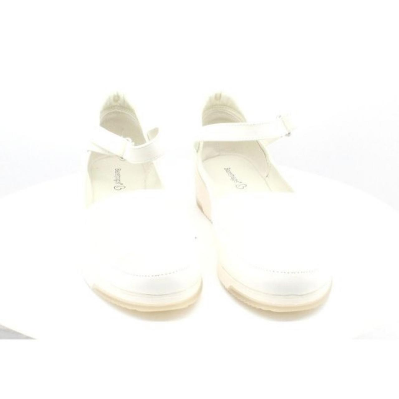 Baretraps Women's White Loafers (4)