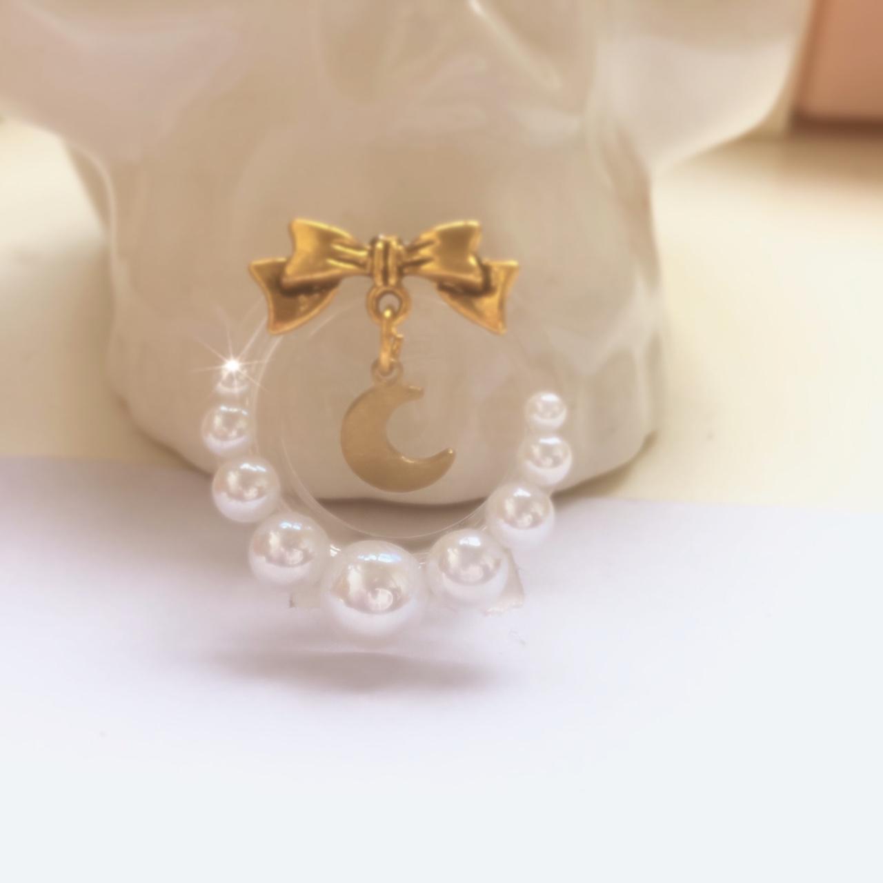 Description Acrylic screw back tunnels with pearls... Depop